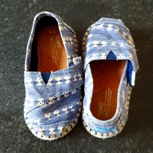 Toddler Tom's shoes